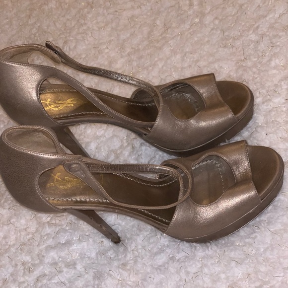 Yves Saint Laurent Gold strappy platform pumps - Picture 4 of 6